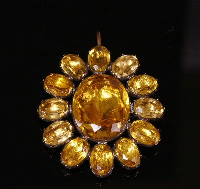 Lot 6 - A Georgian gold and foil-backed paste cluster pendant