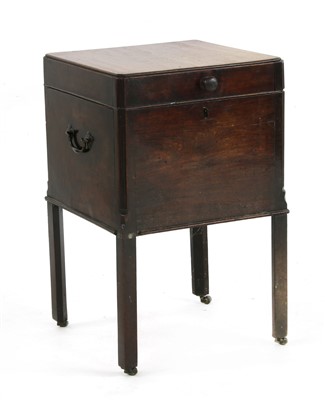 Lot 708 - A Regency mahogany cellarette