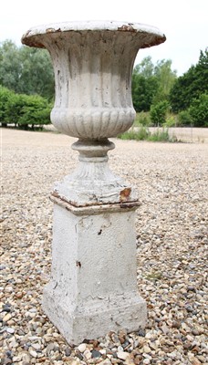 Lot 279 - A cast iron campana urn on stand
