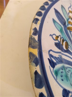 Lot 338 - A delft pottery blue dash charger