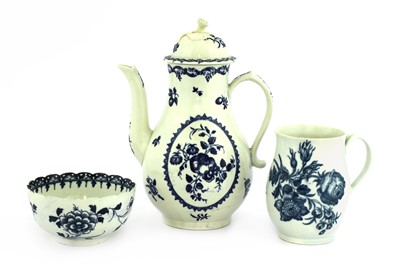 Lot 262 - Three Worcester blue and white items