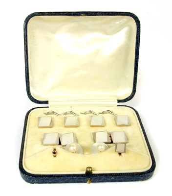 Lot 45 - A cased mother of pearl dress set