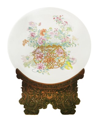 Lot 29 - A Chinese famille rose charger