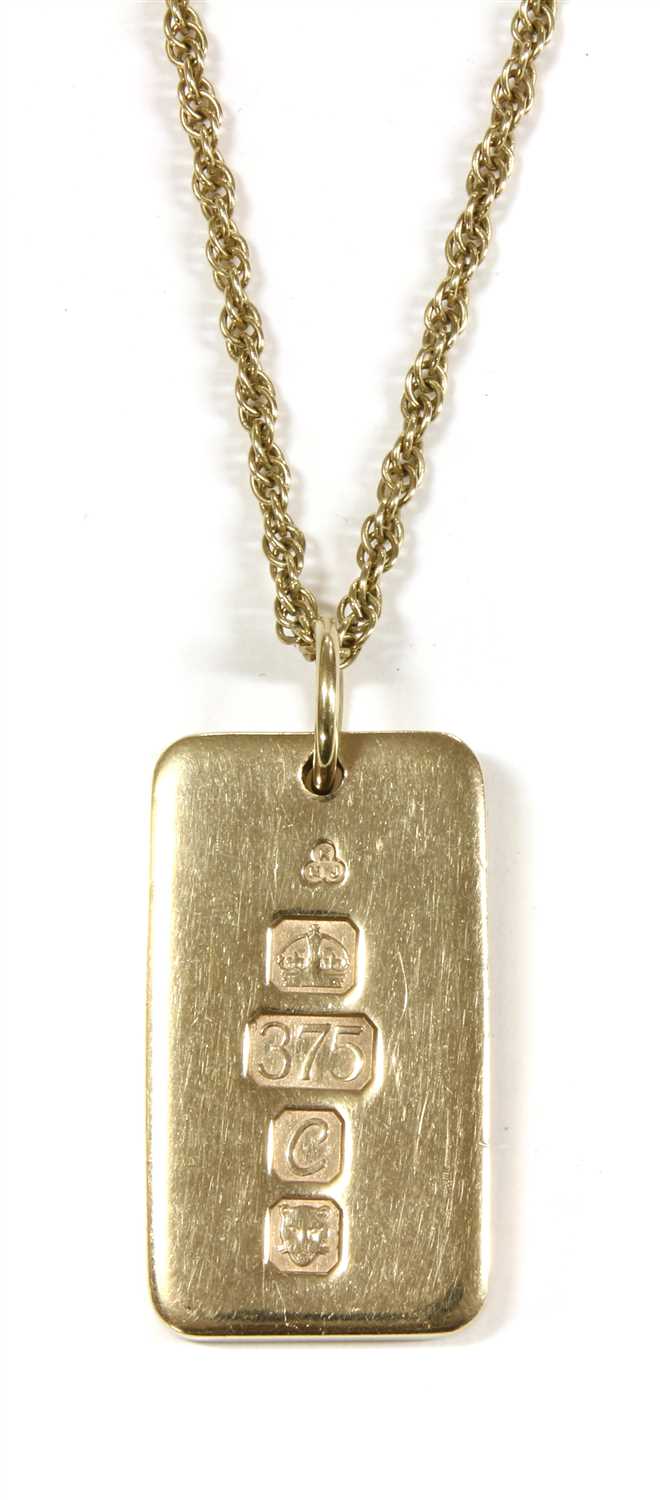 Lot 1029 - A 9ct gold Jubilee hallmark pendant