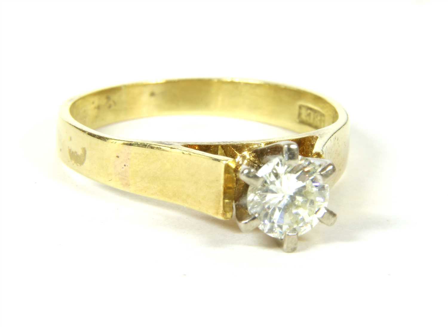 Lot 1046 - A single stone diamond ring