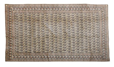Lot 219 - A Kashan carpet