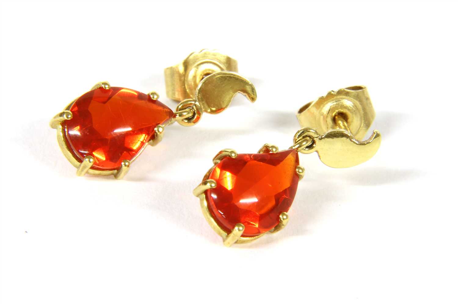 Lot 19 - A pair of 18ct gold single stone fire opal drop earrings