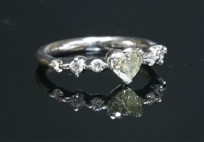 Lot 472 - A platinum single stone diamond ring