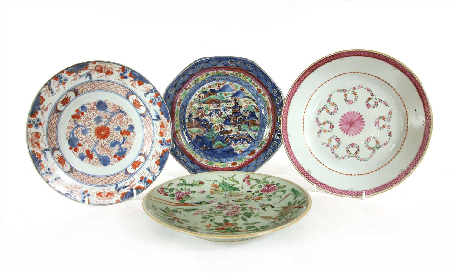 Lot 393 - A Chinese export porcelain Imari plate