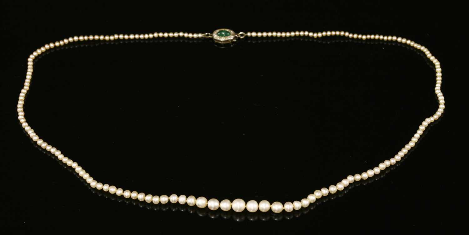 Lot 165 - A single row graduated pearl necklace