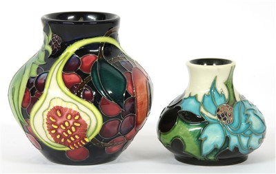 Lot 164 - A Moorcroft `Queen's Choice' pattern tubeline decorated vase