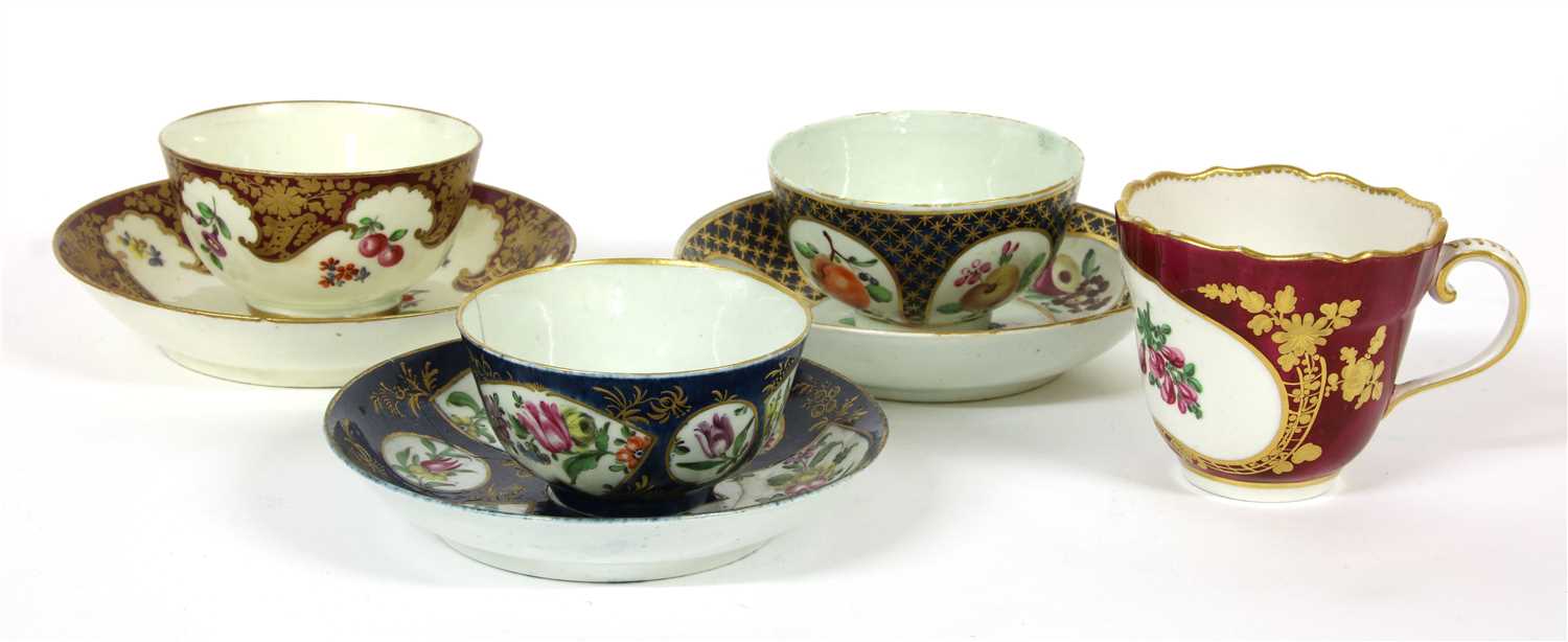 Lot 385 - A Worcester tea bowl and saucer