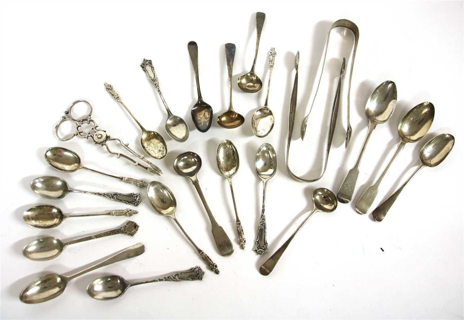 Lot 102 - A pair of George III silver sugar tongs