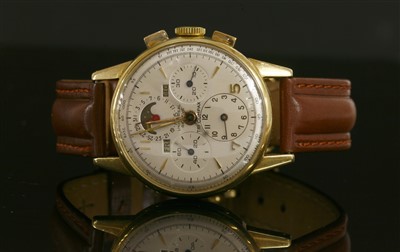 Lot 611 - A gentlemen's 14ct gold, Universal Geneve tri-complex triple date moon phase mechanical Chronograph