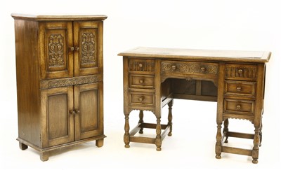 Lot 658 - An Ipswich oak desk