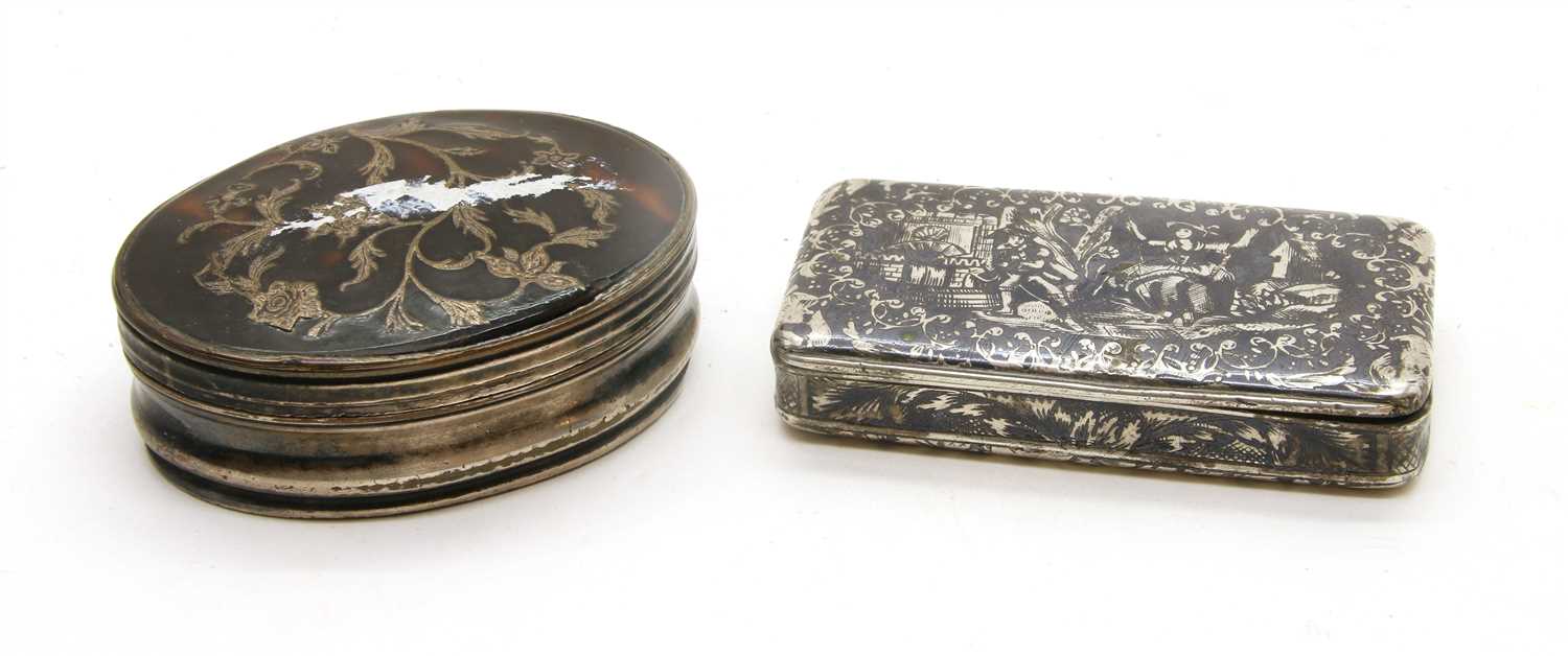 Lot 74 - An early 19th century French silver-gilt and neillo-work snuff box