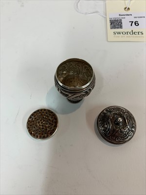 Lot 76 - A silver nutmeg grater and cover