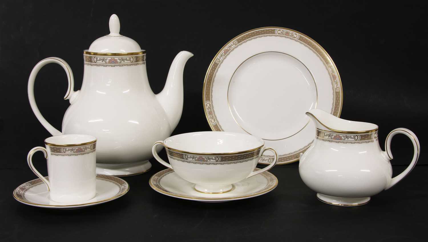 Lot 405 - Royal Doulton 'Vermont' service