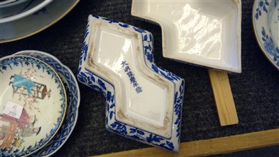 Lot 235 - A collection of Chinese blue and white ceramics