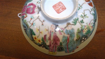 Lot 212 - A Chinese famille rose bowl and cover