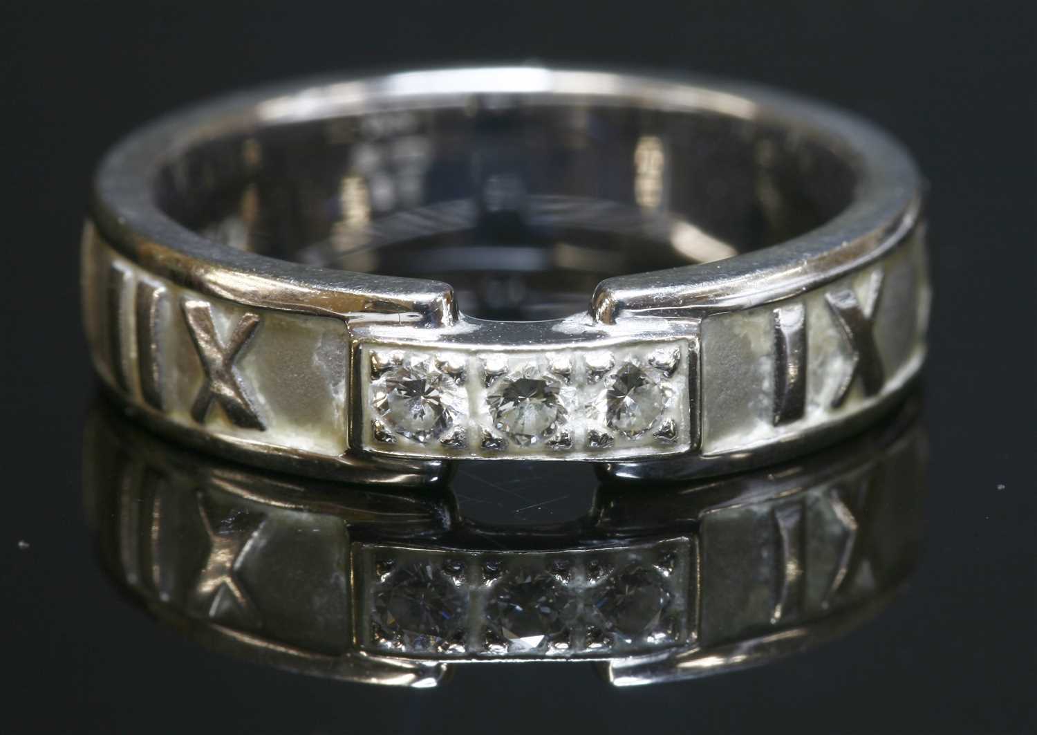 Lot 73 - An 18ct white gold Atlas ring by Tiffany & Co