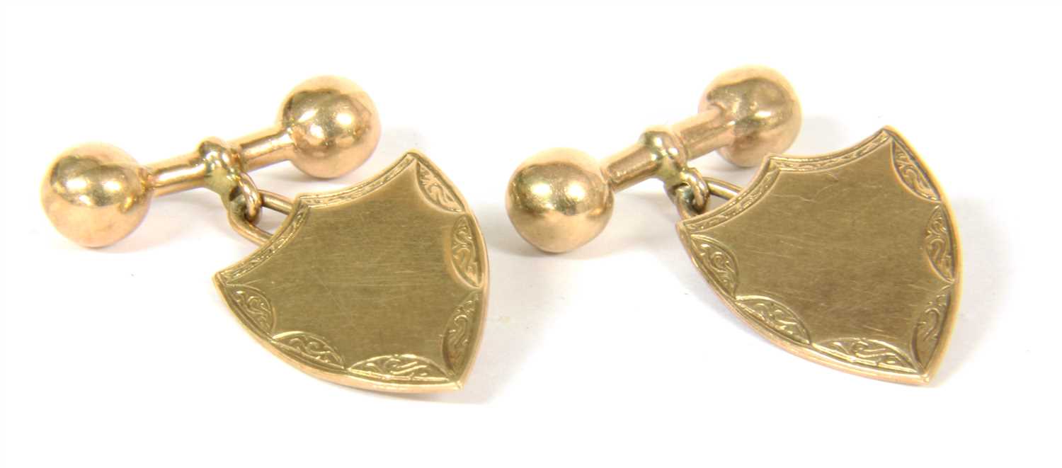 Lot 14 - A pair of gold cufflinks
