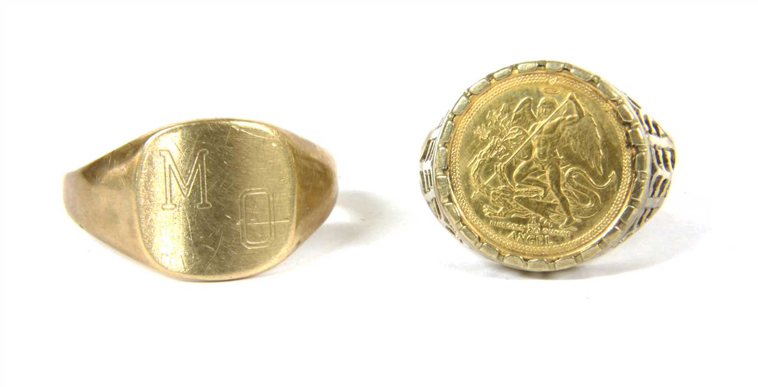 Lot 22 - A 9ct gold signet ring