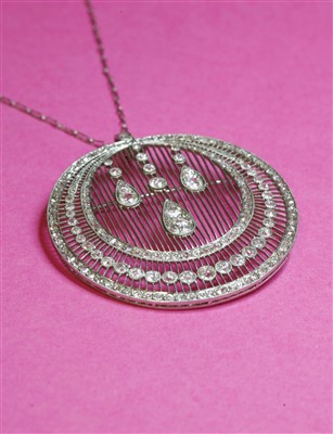 Lot 197 - A Continental Belle Époque diamond set crescent brooch/pendant, c.1915
