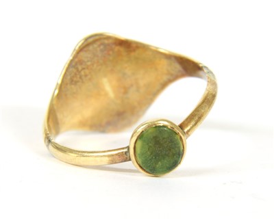 Lot 63 - A gold signet ring set with a cabochon chalcedony intaglio to the head