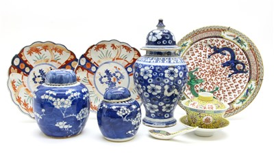 Lot 319 - A collection of Oriental porcelain