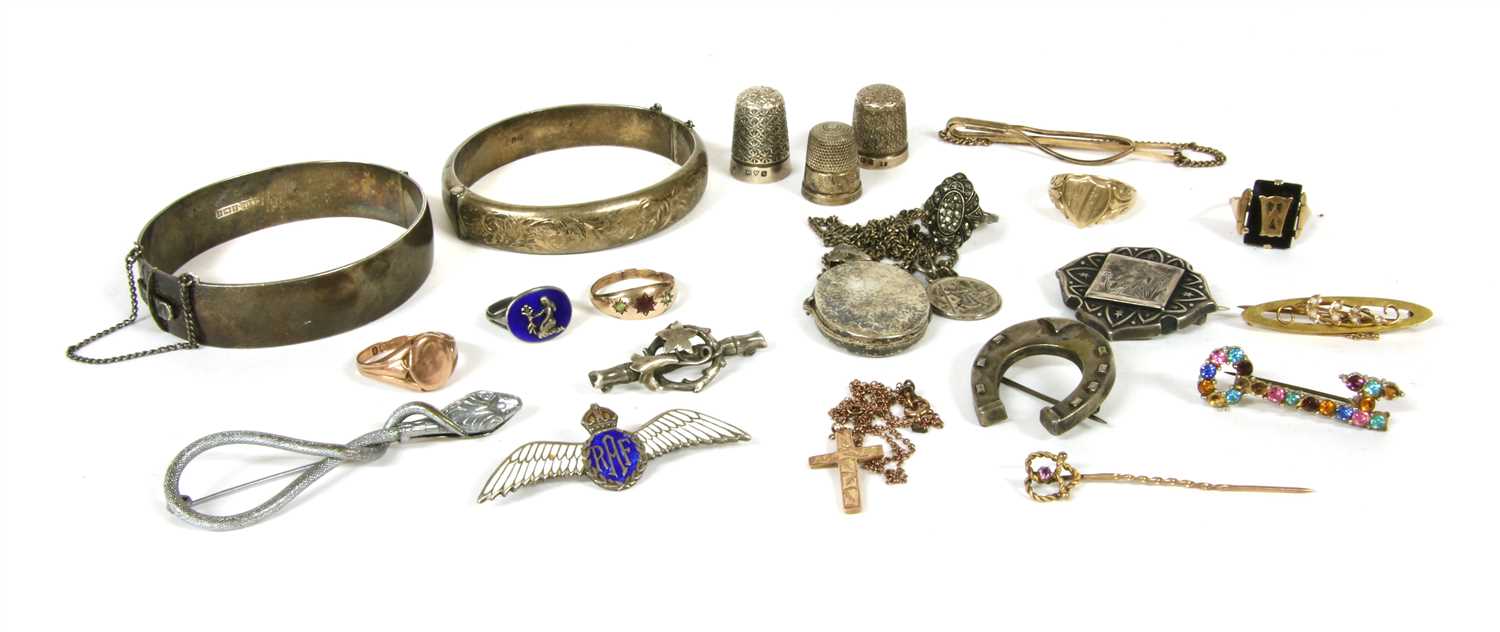 Lot 64 - A quantity of jewellery