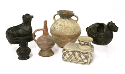 Lot 518 - A collection of pre-Columbian pottery