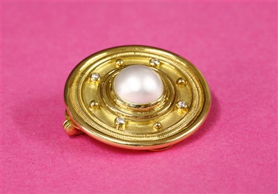 Lot 284 - An 18ct gold mabé pearl and diamond brooch