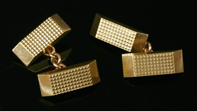 Lot 369 - A pair of 9ct gold chain-link cufflinks