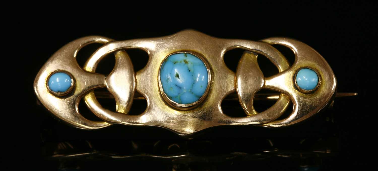 Lot 95 - A 9ct gold turquoise brooch