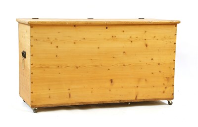 Lot 570 - A pine coffer