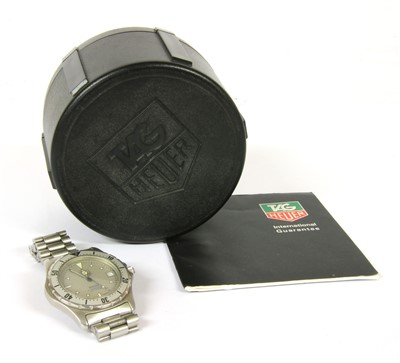 Lot 49 - A gentleman's stainless steel quartz Tag Heuer 2000 professional