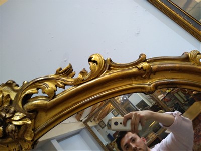 Lot 358 - A large oval giltwood wall mirror