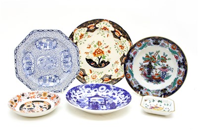 Lot 256A - A collection of English porcelain plates and dishes