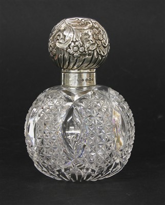 Lot 102 - A late Victorian Stourbridge, possibly Stevens and Williams,  rock crystal design scent bottle