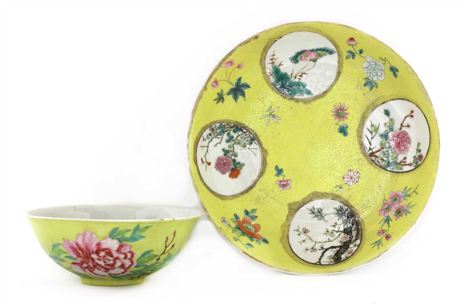 Lot 327 - A Chinese famille rose bowl