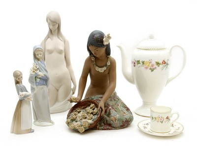 Lot 215 - A collection of ceramics