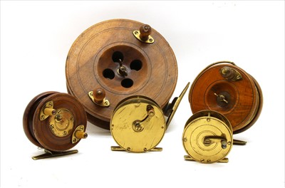 Lot 161 - A collection of fly reels