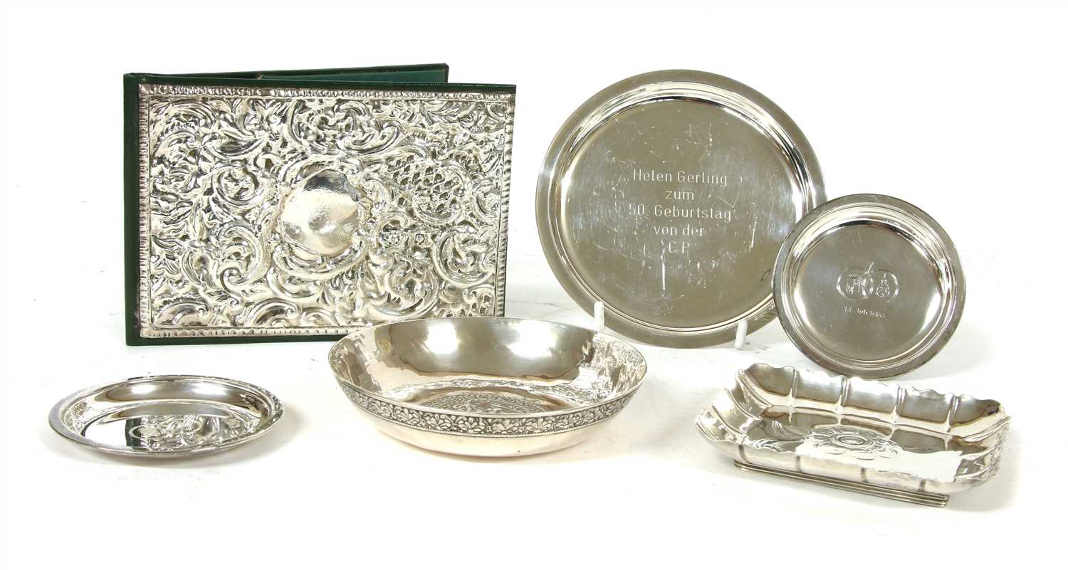 Lot 81 - A silver dish with flowerhead centre