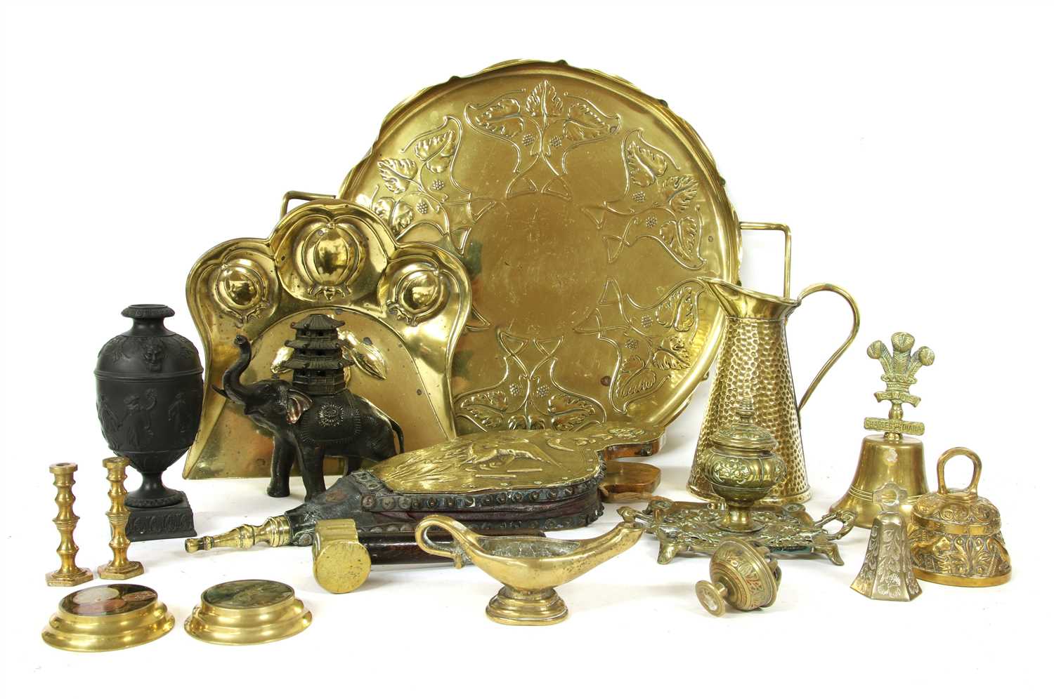 Lot 179 - A collection of brass ware
