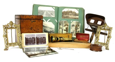 Lot 103 - A stereoscopic viewer with slides in original mahogany case