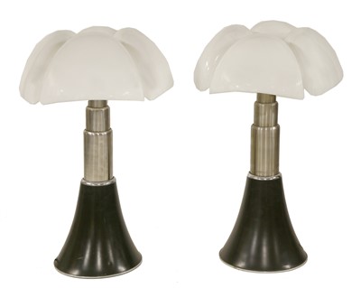 Lot 537 - A pair of 'Pipistrello' table lamps