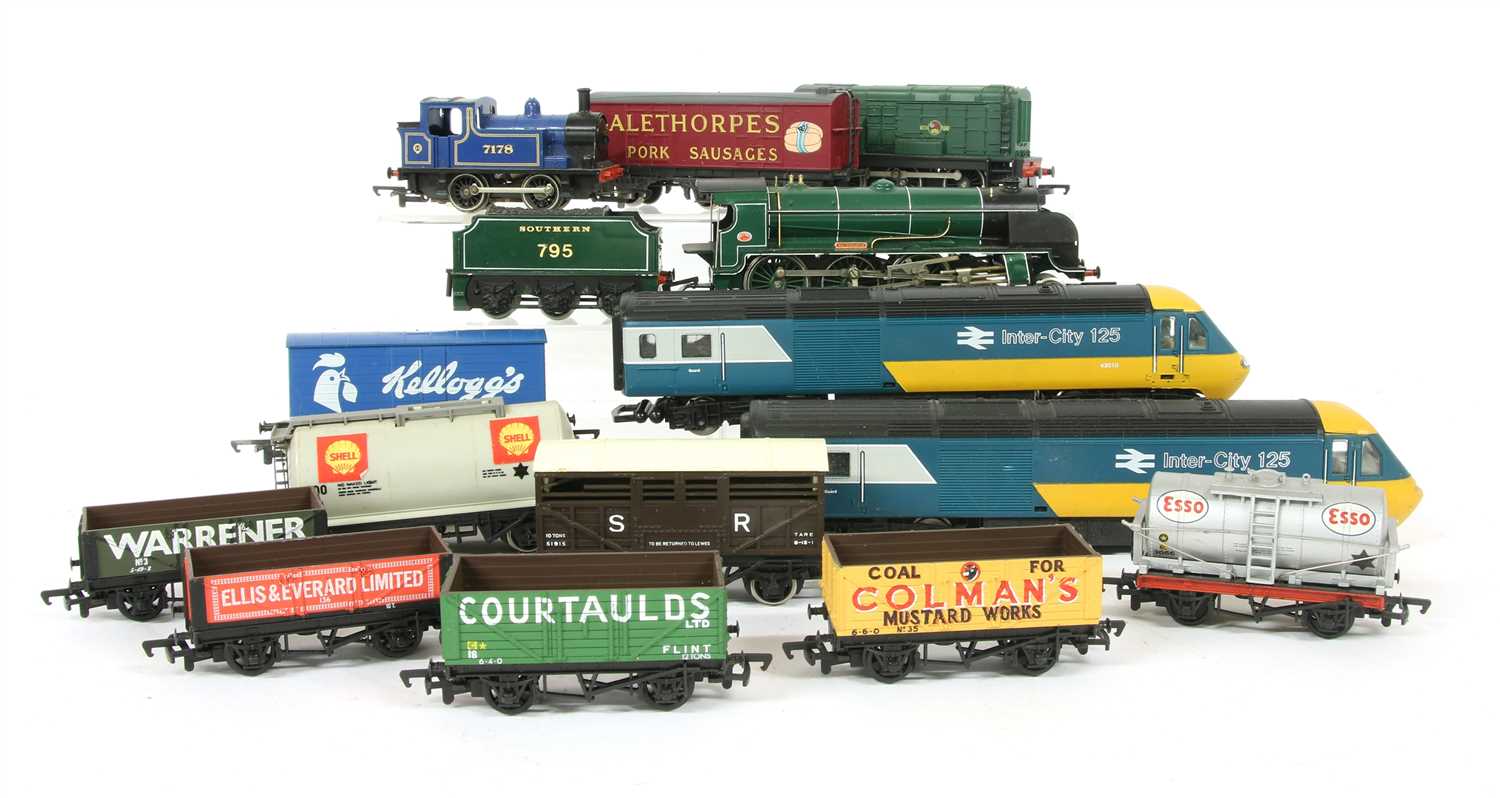 Lot 181 - A collection of Hornby 00 Gauge