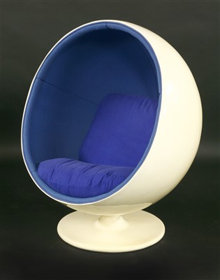 Lot 541 - A ball chair