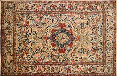 Lot 286 - An Isfahan woollen rug
